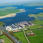 Houseboat Woude * Uitgeest