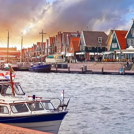 Houseboat Woude בית נופש Uitgeest