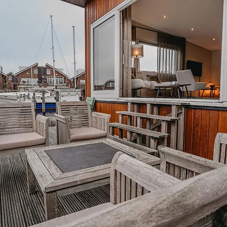 Houseboat Woude Casa de Férias