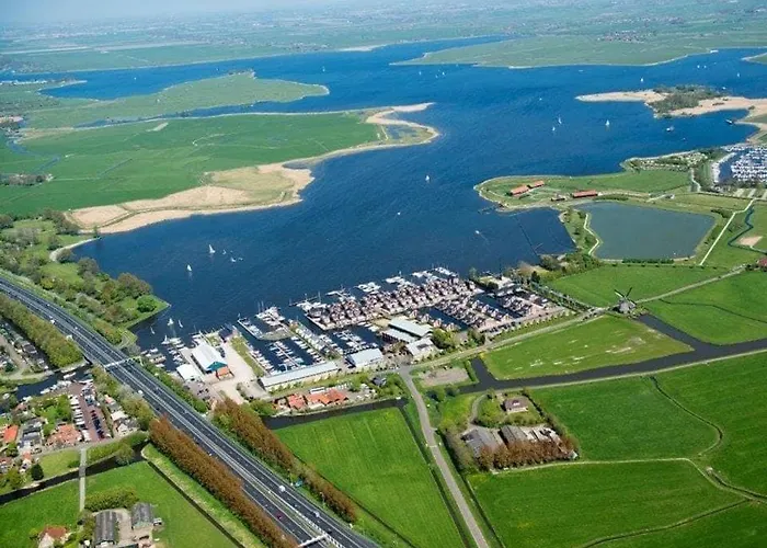 Houseboat Woude * Uitgeest