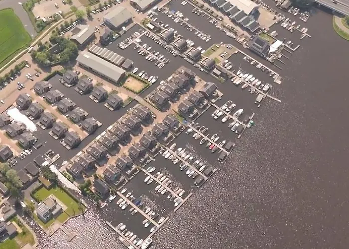 別荘 Houseboat Woude