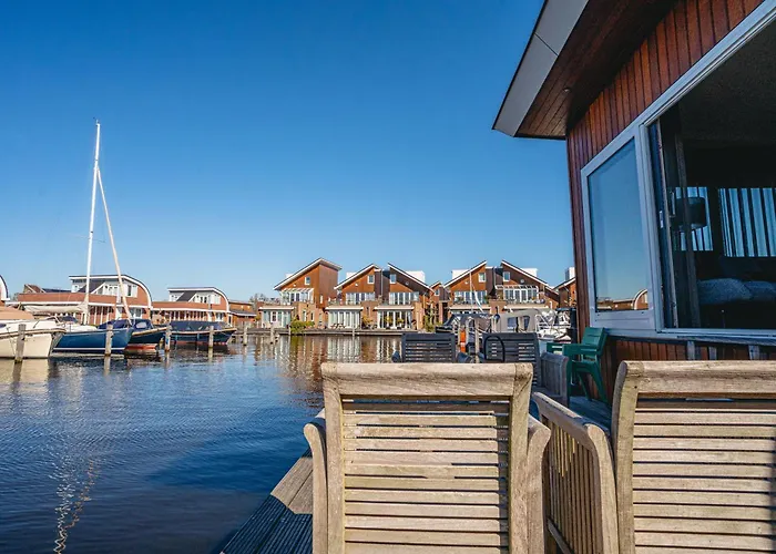 Houseboat Woude Uitgeest